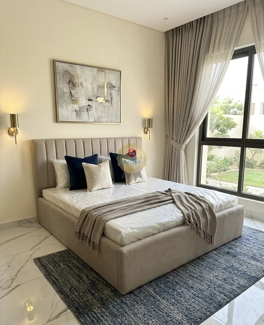 سرير عصري فاخر بتصميم أنيق ولمسة هادئة